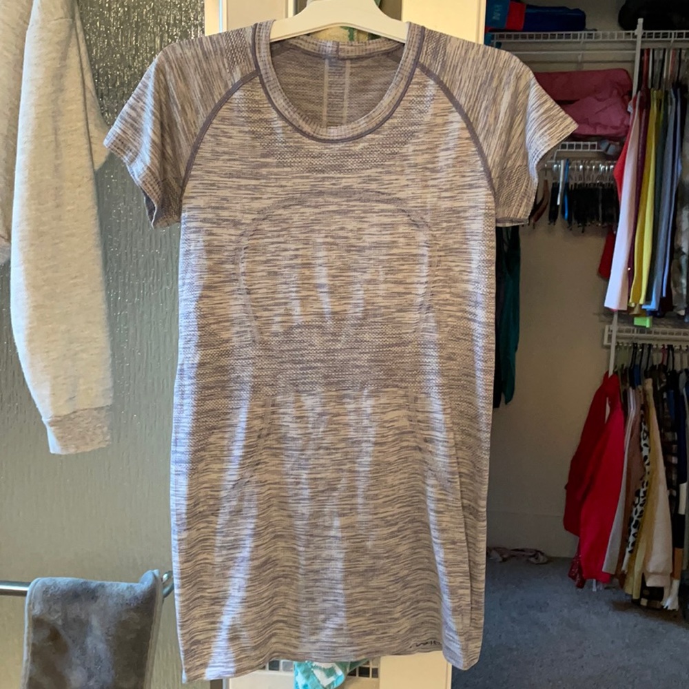 Lululemon short sleeve shirt